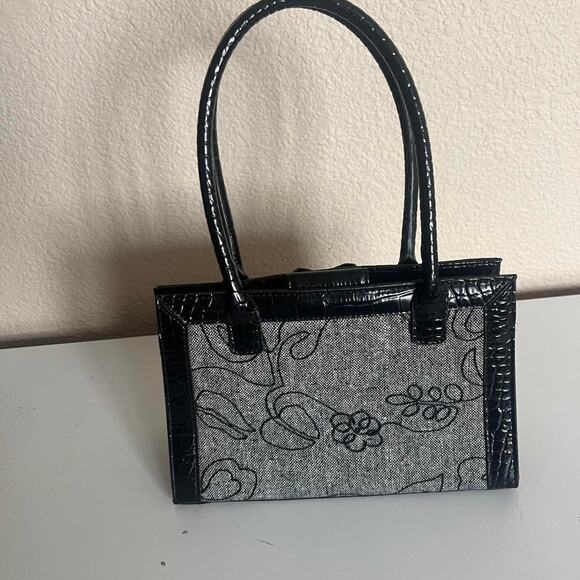 Liz Claiborne bow handbag this - Picture 2 of 5